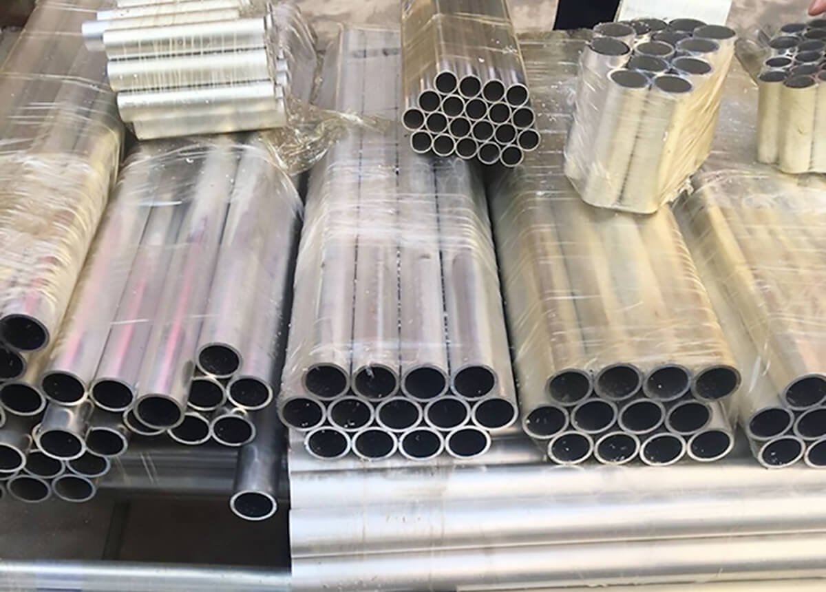 Customized protective packaging for anodized aluminum tubes